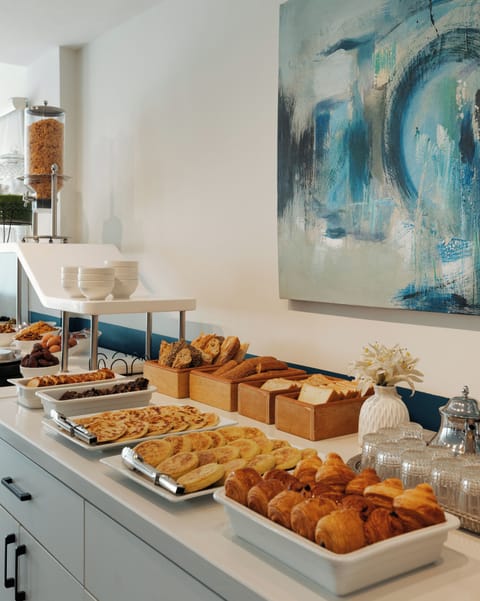 Daily buffet breakfast for a fee