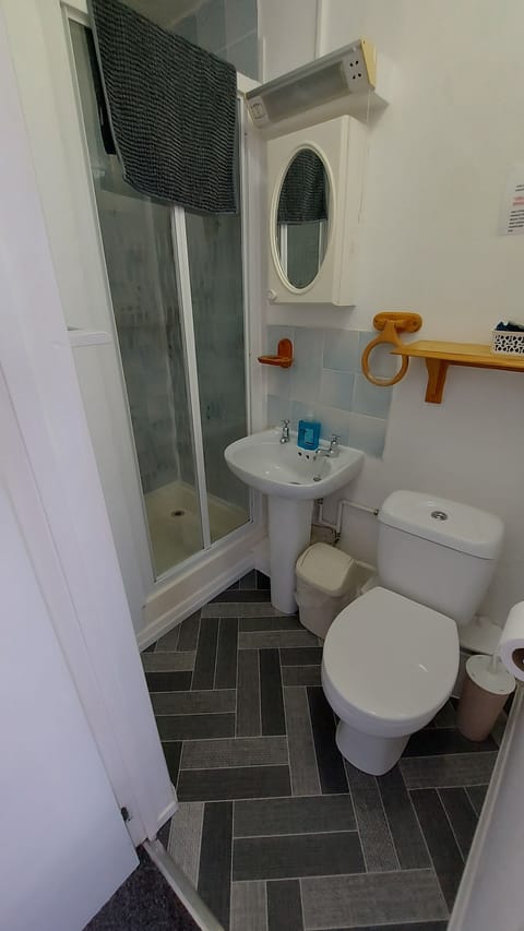 Family Room (Room 11 Second Floor) | Bathroom | Towels