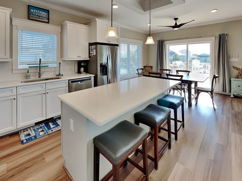 Kitchen - Bar Seating, Large Island