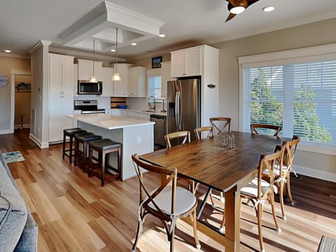 Dining Space - Water View, 6 Seats