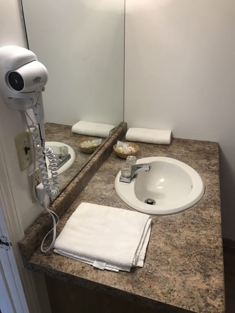 Double Room, 2 Queen Beds | Bathroom sink