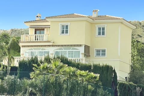 Villa Casalagos is a huge villa, over 340 square metres of private living space
