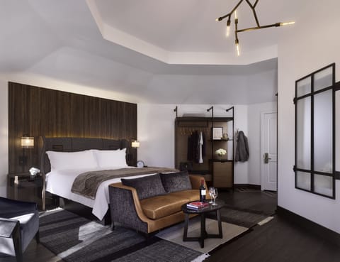 Egyptian cotton sheets, premium bedding, down comforters, pillowtop beds