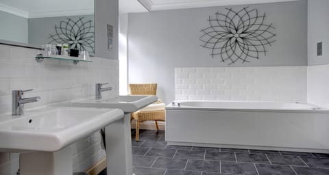 Deluxe Room, 1 Double Bed, Non Smoking (Four Poster Bed) | In-room safe, individually decorated, individually furnished, desk