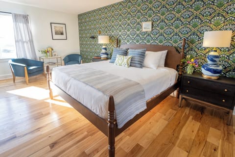 Deluxe Room | Hypo-allergenic bedding, pillowtop beds, individually furnished
