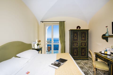 Superior Double Room, Sea View | Hypo-allergenic bedding, minibar, in-room safe, desk