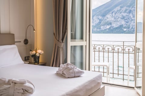 Minibar, in-room safe, desk, laptop workspace