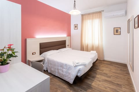 Double Room | Desk, laptop workspace, blackout drapes, iron/ironing board