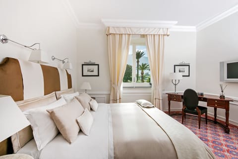 Deluxe Room | 1 bedroom, hypo-allergenic bedding, minibar, in-room safe