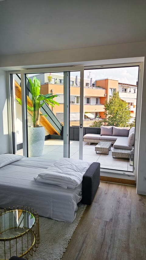 Luxury Condo | Terrace/patio