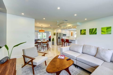 Sarasota Vacation Rental | 2BR | 2BA | 1 Step Required | 1,400 Sq Ft