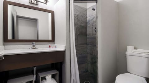 Standard Room, 1 King Bed, Non Smoking | Free WiFi, bed sheets