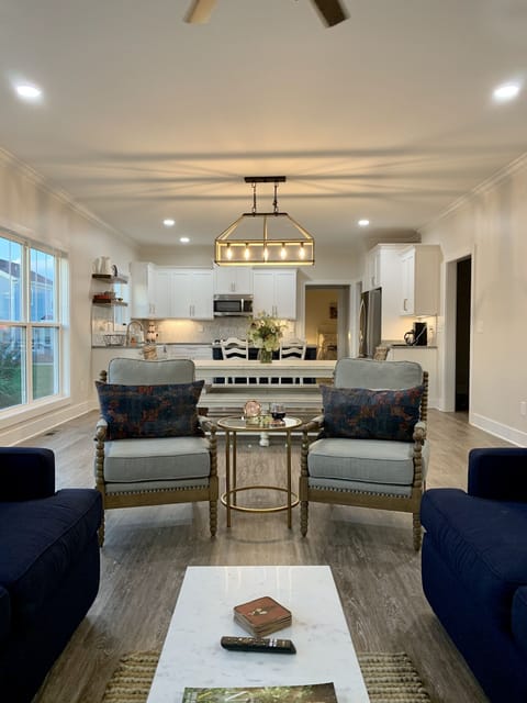 Living area with TV and plenty of games!