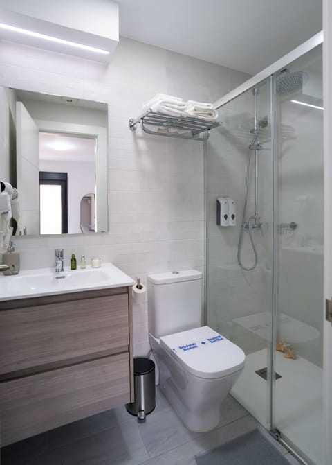 Triple Room, Balcony | Bathroom | Shower, free toiletries, hair dryer, towels