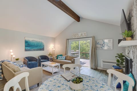 Osage Beach Vacation Rental | 3BR | 3BA | Stairs Required | 1,901 Sq Ft