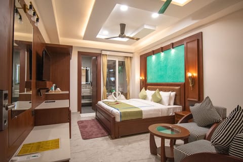 Premium Room, 1 Bedroom, Mountain View, Corner | Egyptian cotton sheets, premium bedding, down comforters, pillowtop beds