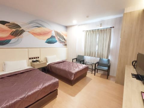 Deluxe Twin Room | Desk, laptop workspace, free WiFi, bed sheets