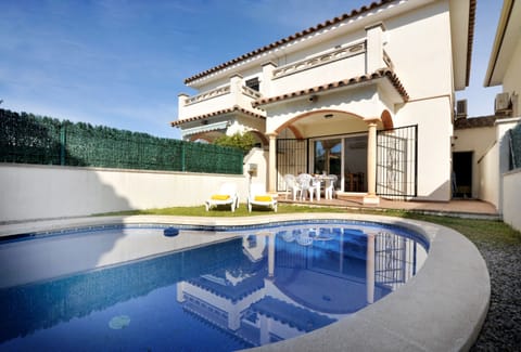 Holiday home with private pool in l'Escala