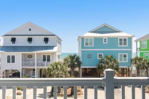 Salt air, ocean views, and everything you need to fully unwind, that's what awaits at Seas the Oak'asion.