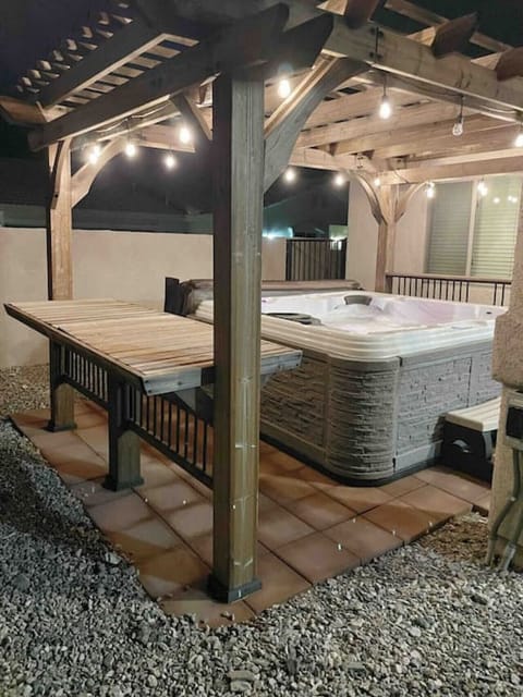 Hot tub under pergola