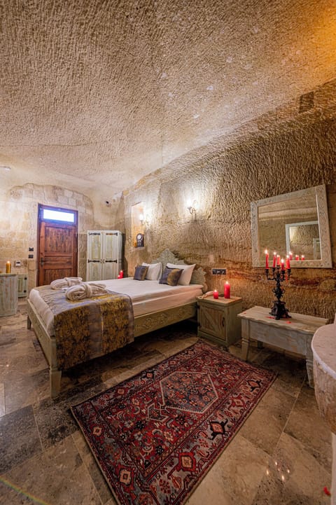 Superior Double Room | Free minibar items, individually decorated, individually furnished, desk