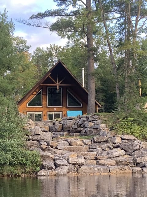Welcome to River Rose waterfront chalet! Located just 1.5 hrs from Ottawa!