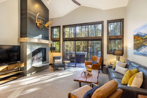 Gorgeous 3 bedroom townhome nestled in trees with private hot tub and deck! 