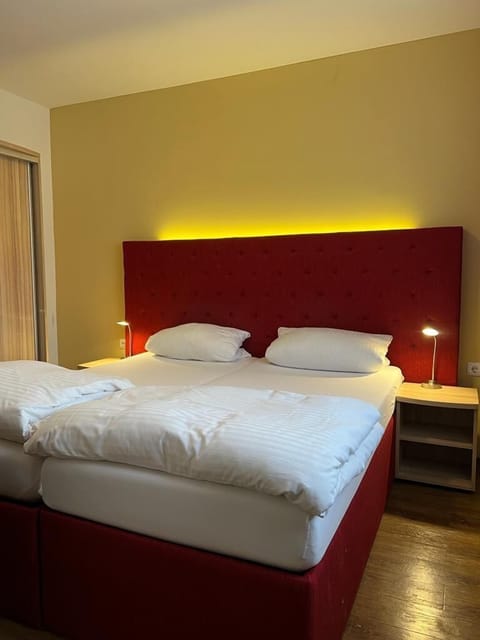 Basic Twin Room, 2 Twin Beds | Desk, laptop workspace, blackout drapes, iron/ironing board