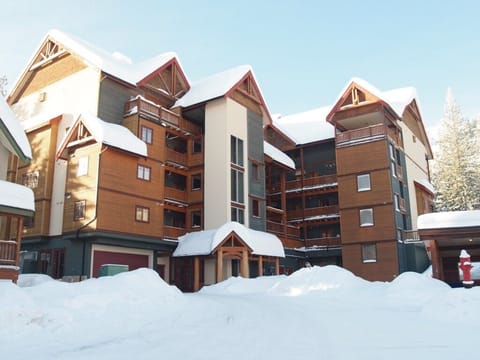 Cascade Lodge Exterior - Winter