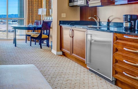 Wake up in this luxurious king bed and enjoy breathtaking skyline views.