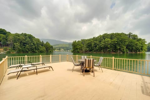 Butler Vacation Rental | 3BR | 2BA | 1,900 Sq Ft | Stairs Required