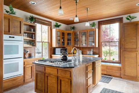 Large fully stocked kitchen, double oven, professional Jenn Air cook top.