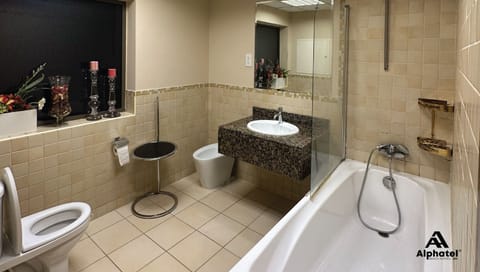 Shared Dormitory, 12-bed Mixed Dorm, R3 | Shared bathroom