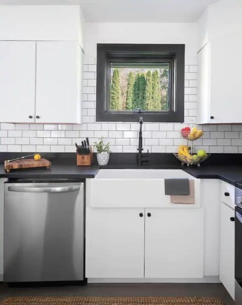Who doesn't love a farm sink and a gorgeous black leathered granite top?!