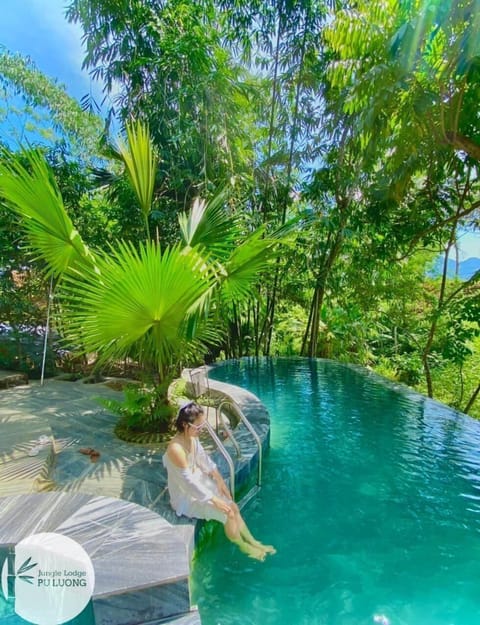 2 outdoor pools, open 7:00 AM to 9:00 PM, sun loungers