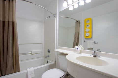 Standard Suite, 1 Queen Bed, Non Smoking | Bathroom | Hair dryer, towels