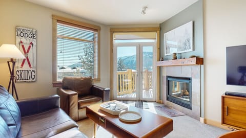 Condo, 2 Bedrooms | Living area | Smart TV