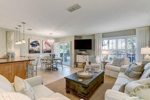 Gorgeous Open Great Room with Beautiful Pool Views and a Large Flat Screen Smart TV