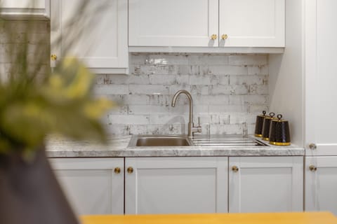 Espresso maker, coffee/tea maker, electric kettle, dining tables