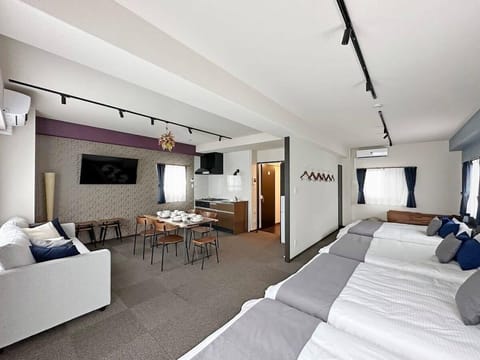 Bedroom with 4 double size bed