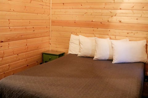 Queen Bed Cabins 10