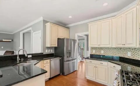 Kitchen is fully equipped... dishes, pots, pans, cutlery, toaster, etc