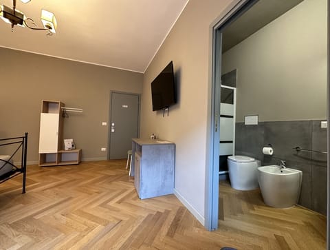 Deluxe Room, 1 Bedroom, Private Bathroom, City View | Premium bedding, down comforters, pillowtop beds, desk