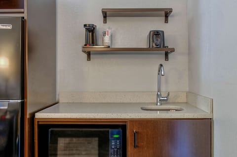 Full-size fridge, microwave, stovetop, coffee/tea maker