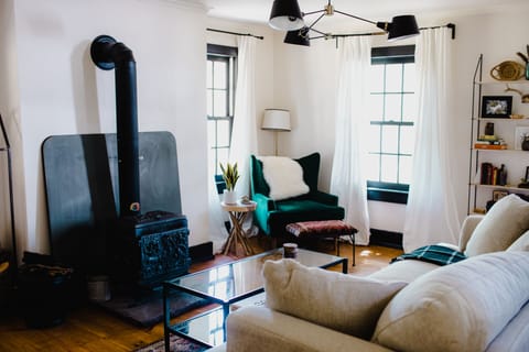 Cottage - Living Room (1)