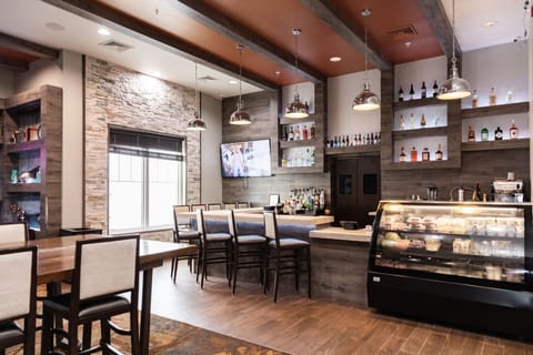 Serves lunch, dinner, and happy hour