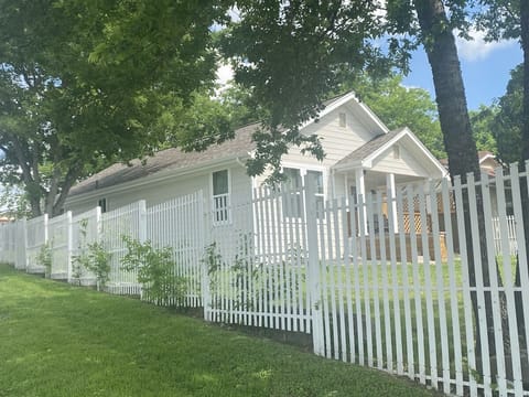 Lee House ! - 1/2 mile to StockYards