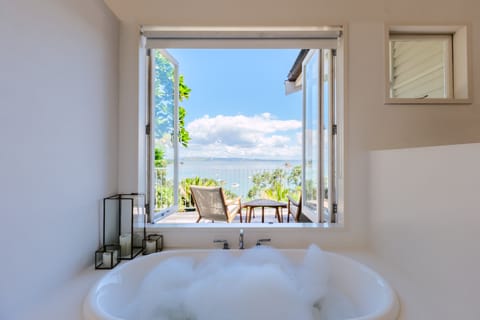 Luxury Villa | Bathroom | Separate tub and shower, hair dryer, towels