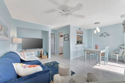 Great room to dining and kitchen