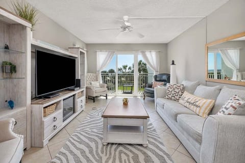 Beach Club 228 - Living Space
